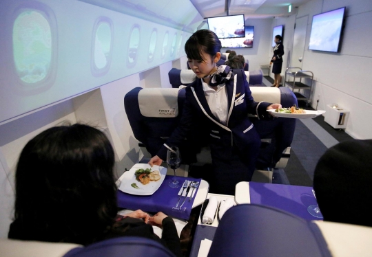 Sensasi keliling dunia secara virtual di restoran First Airlines