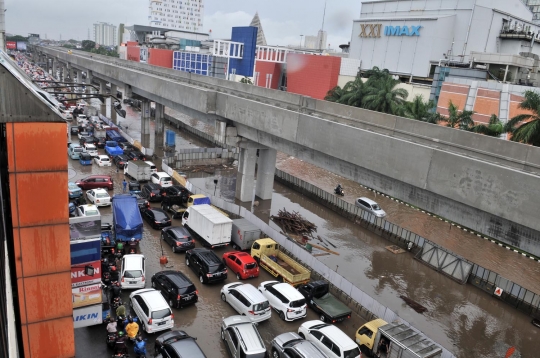 Banjir lumpuhkan Kelapa Gading