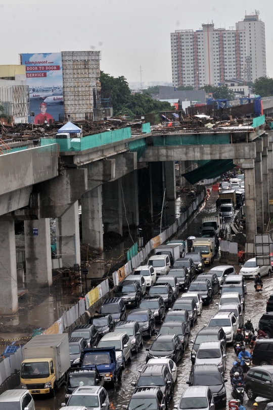 Banjir lumpuhkan Kelapa Gading