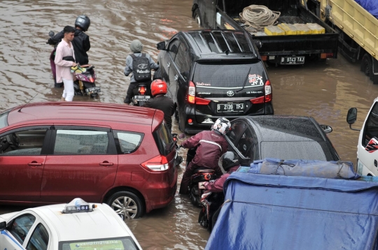 Banjir lumpuhkan Kelapa Gading