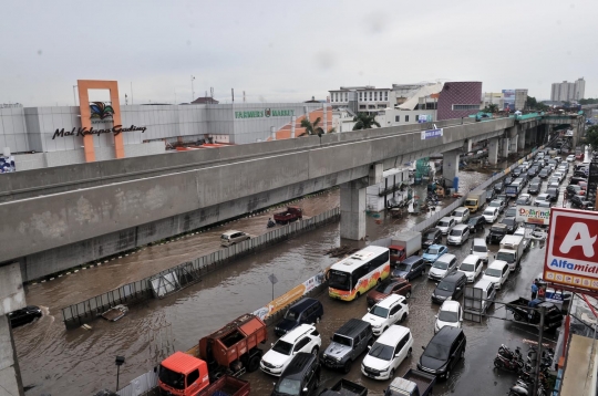 Banjir lumpuhkan Kelapa Gading