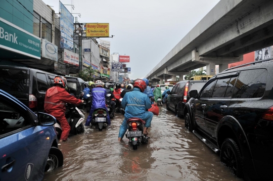 Banjir lumpuhkan Kelapa Gading