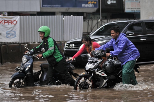 Banjir lumpuhkan Kelapa Gading