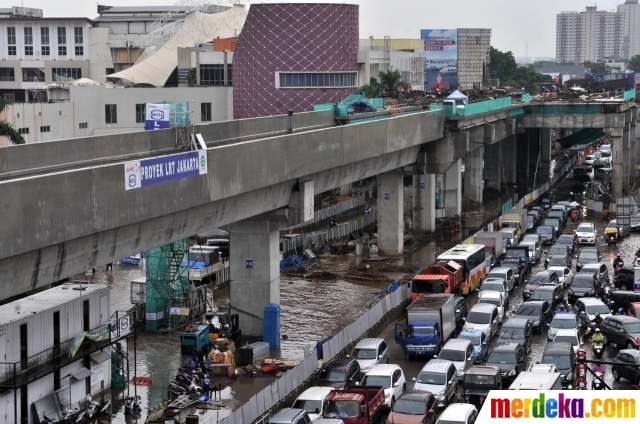 Foto Banjir Lumpuhkan Kelapa Gading Merdekacom