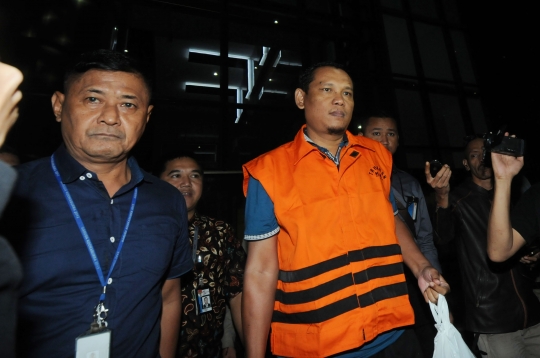 Ekspresi penyuap DPRD Lampung Tengah saat ditahan KPK