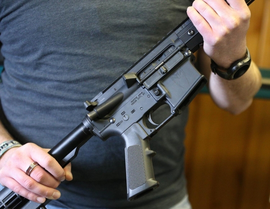 Ini wujud senjata AR-15 yang digunakan penembak brutal di Florida