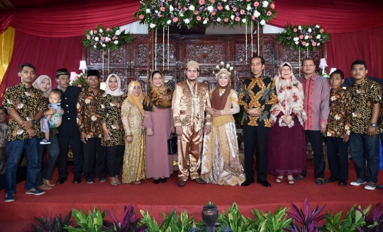 Susuri gang, Jokowi hadiri pernikahan anak mantan sopirnya
