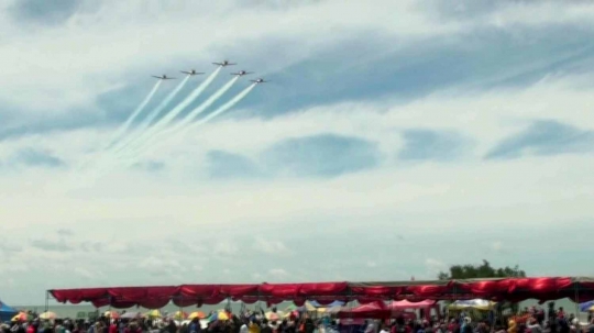 Manuver Jupiter TNI AU meriahkan Jogja Air Show 2018