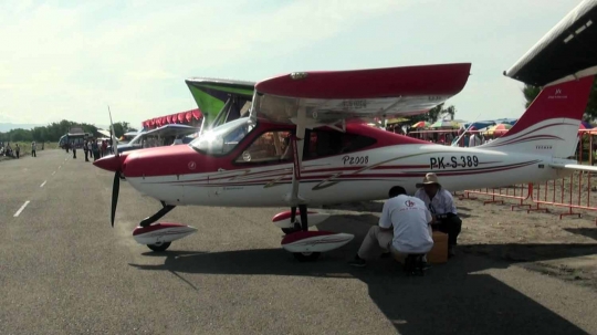 Manuver Jupiter TNI AU meriahkan Jogja Air Show 2018