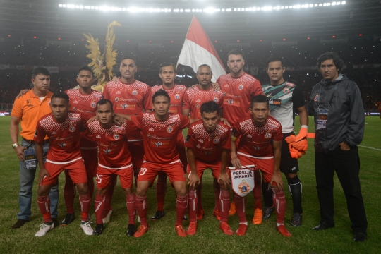 Kegembiraan tim Persija terima langsung Piala Presiden dari Jokowi