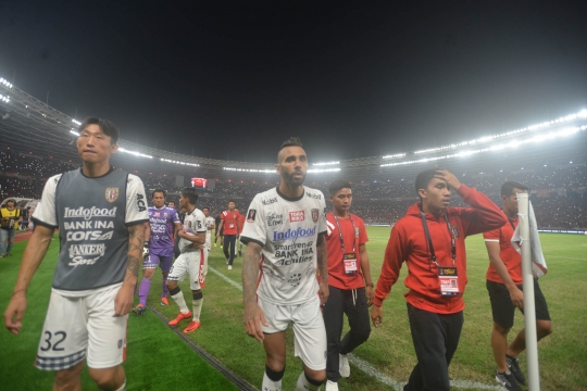 Wajah-wajah lesu pemain Bali United usai dipaksa menyerah di GBK