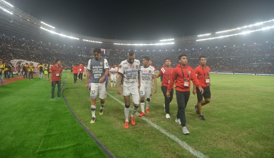 Wajah-wajah lesu pemain Bali United usai dipaksa menyerah di GBK