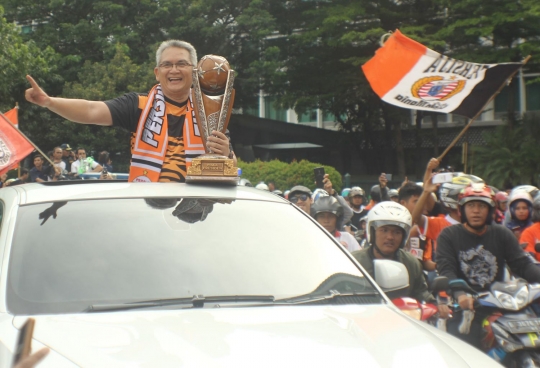 Pawai kemenangan Persija, massa Jakmania menyemut di Thamrin