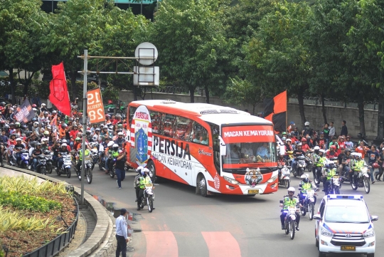 Pawai kemenangan Persija, massa Jakmania menyemut di Thamrin