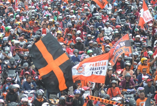 Pawai kemenangan Persija, massa Jakmania menyemut di Thamrin