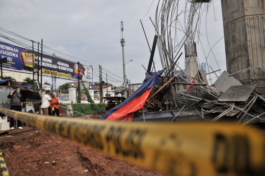 Penampakan tiang girder Becakayu yang roboh