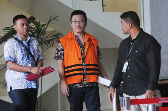 Ekspresi penyuap Bupati Hulu Sungai Tengah usai diperiksa KPK