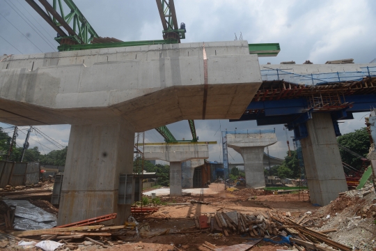 Proyek LRT dan Tol Becakayu dihentikan sementara usai girder ambruk