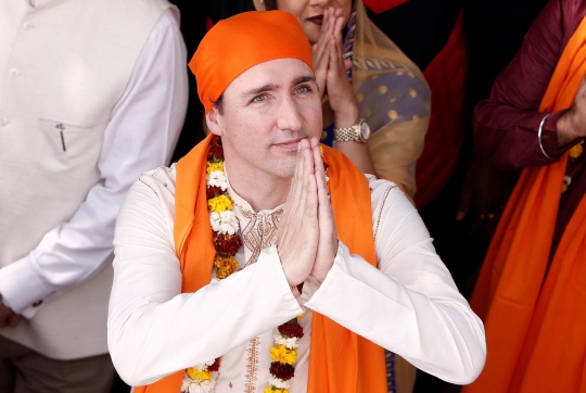 Gaya PM Justin Trudeau berkunjung ke kuil emas India