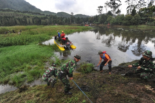 Aksi bersih alam di mata air Sungai Ciliwung