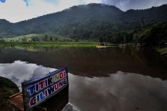 Aksi bersih alam di mata air Sungai Ciliwung