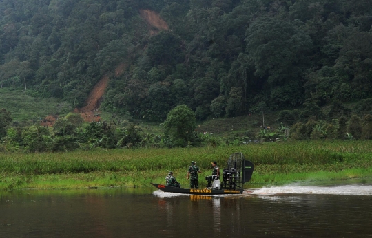 Aksi bersih alam di mata air Sungai Ciliwung