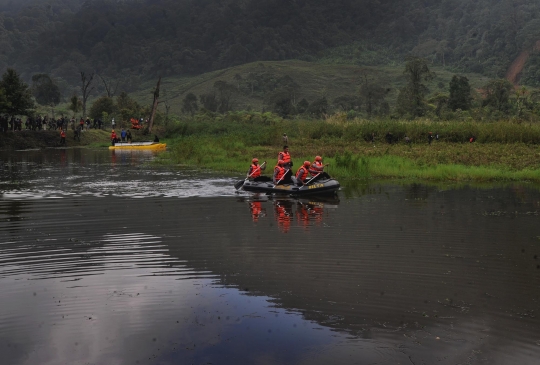 Aksi bersih alam di mata air Sungai Ciliwung