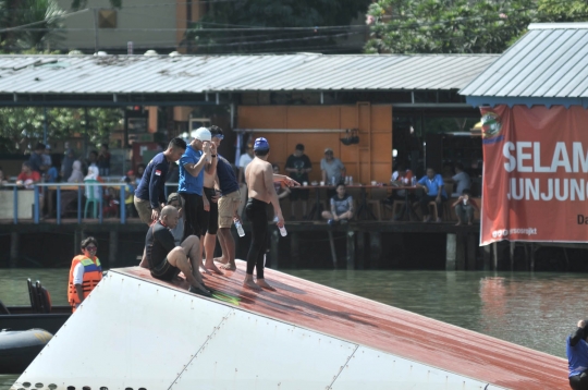 Keseruan Sandiaga dan Menteri Susi balapan di Danau Sunter
