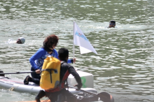 Keseruan Sandiaga dan Menteri Susi balapan di Danau Sunter