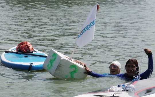 Keseruan Sandiaga dan Menteri Susi balapan di Danau Sunter