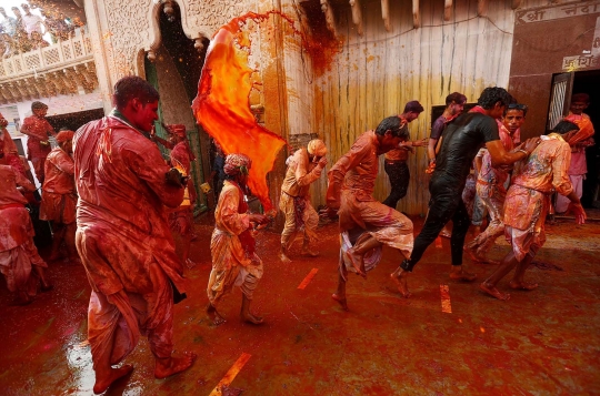 Warna-warni Festival Holi di India