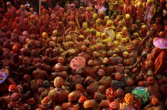 Warna-warni Festival Holi di India