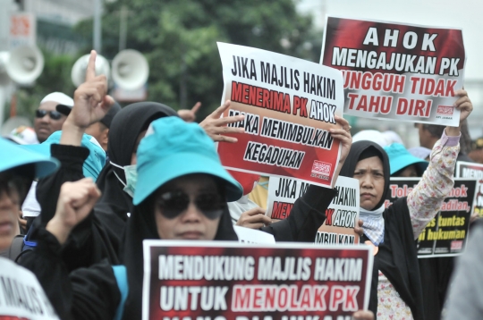 Alumni 212 geruduk PN Jakarta Utara kawal sidang PK Ahok