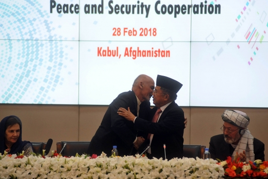 Gaya Jusuf Kalla pakai sorban khas Afghanistan