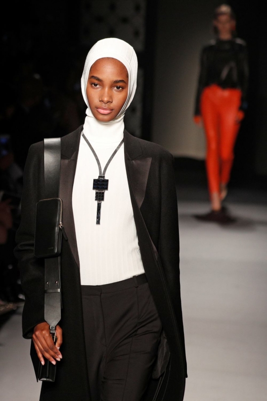 Ketika busana penutup aurat tampil di Paris Fashion Week