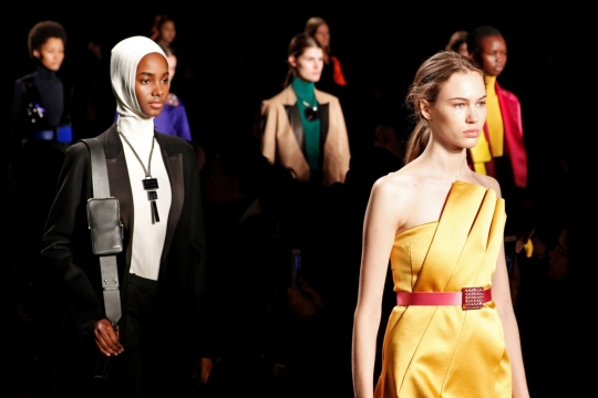 Ketika busana penutup aurat tampil di Paris Fashion Week