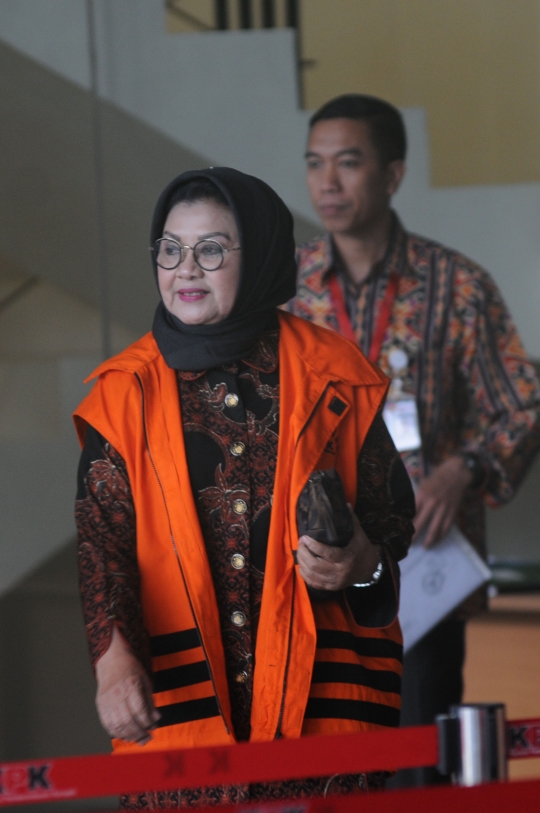 Bupati Subang dan pihak swasta usai diperiksa KPK terkait suap perizinan