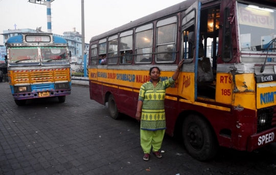Pratima Poddar, sopir bus wanita satu-satunya di Kota Kolkata