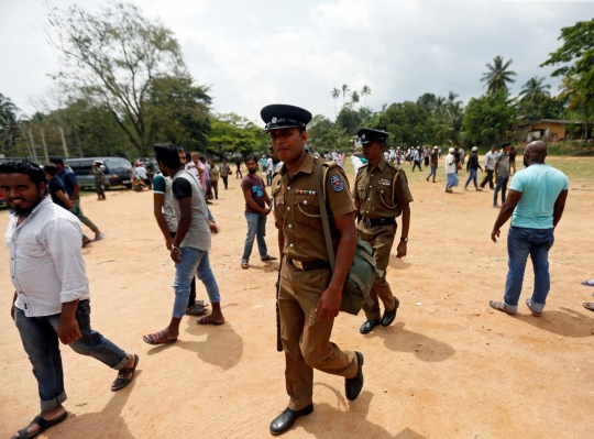 Masjid dibakar, umat Islam Sri Lanka tetap khusyuk Jumatan di lapangan