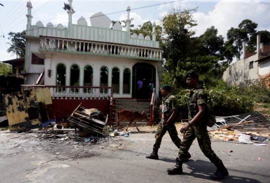 Masjid dibakar, umat Islam Sri Lanka tetap khusyuk Jumatan di lapangan