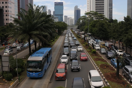 Ratusan pohon di Jalan Sudirman ditebang buat trotoar