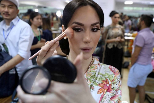 Intip para pria cantik dalam Kontes Kecantikan Transgender di Thailand