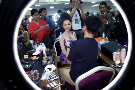 Intip para pria cantik dalam Kontes Kecantikan Transgender di Thailand