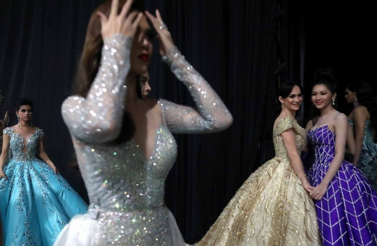 Intip para pria cantik dalam Kontes Kecantikan Transgender di Thailand