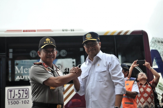 Kapolri dan Menhub luncurkan lajur khusus angkutan umum di tol Jakarta-Cikampek