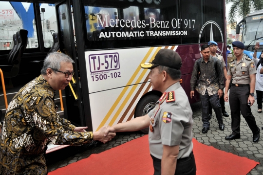 Kapolri dan Menhub luncurkan lajur khusus angkutan umum di tol Jakarta-Cikampek