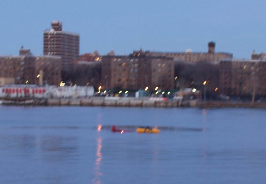 Momen helikopter jatuh dan tenggelam di sungai New York