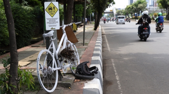 Monumen sepeda putih ingatkan masyarakat agar bijaksana berbagi jalan