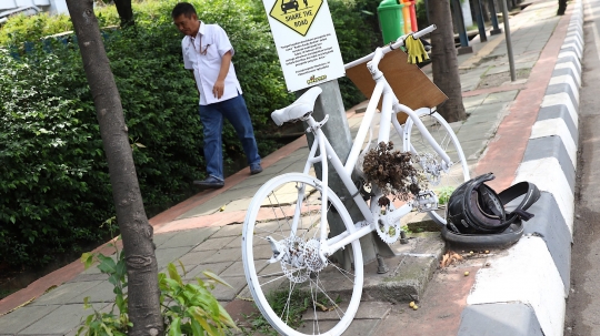 Monumen sepeda putih ingatkan masyarakat agar bijaksana berbagi jalan