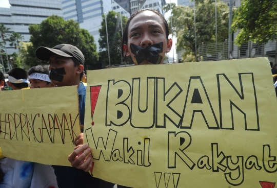 Aksi ratusan mahasiswa tolak UU MD3 di Gedung MK